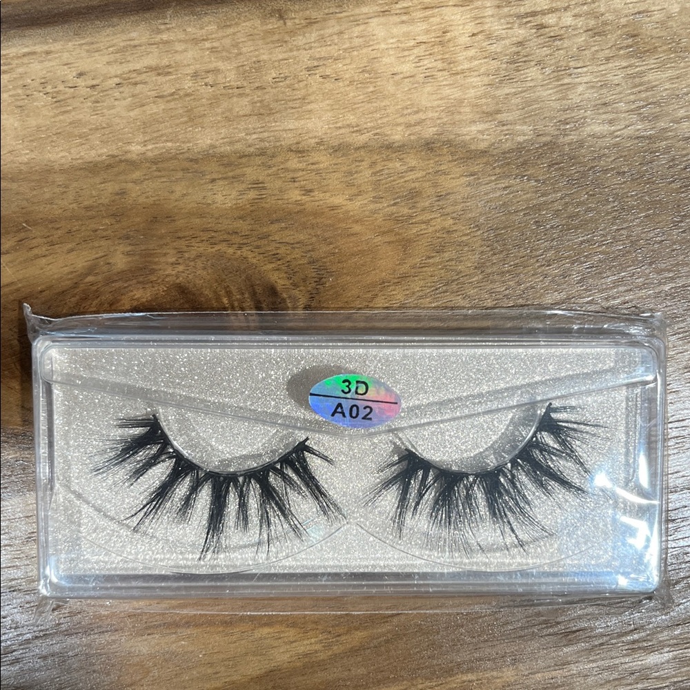 Lashes - Picture 15 of 16